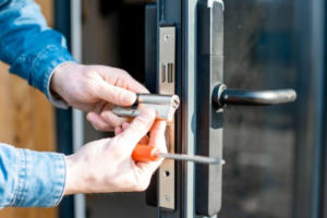 Reparación e Instalación de Cerraduras Nuevas por un Cerrajero: La Importancia de la Seguridad en tu Hogar