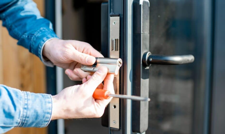 Reparación e Instalación de Cerraduras Nuevas por un Cerrajero La Importancia de la Seguridad en tu Hogar